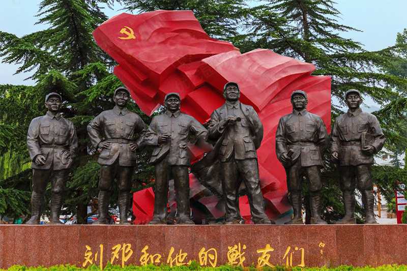革命人物雕塑，劉鄧和他的戰(zhàn)友們雕像